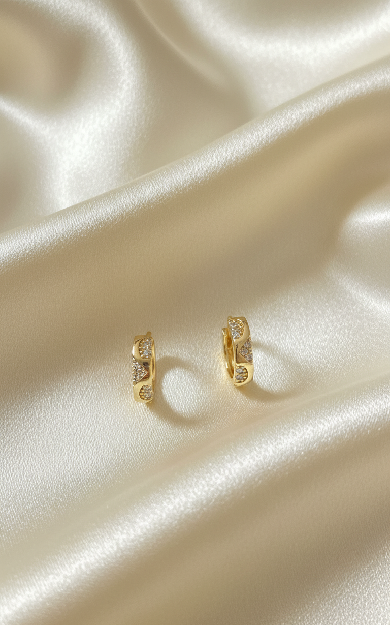 Boucles d’oreilles dorées – créoles pavées de strass – XP