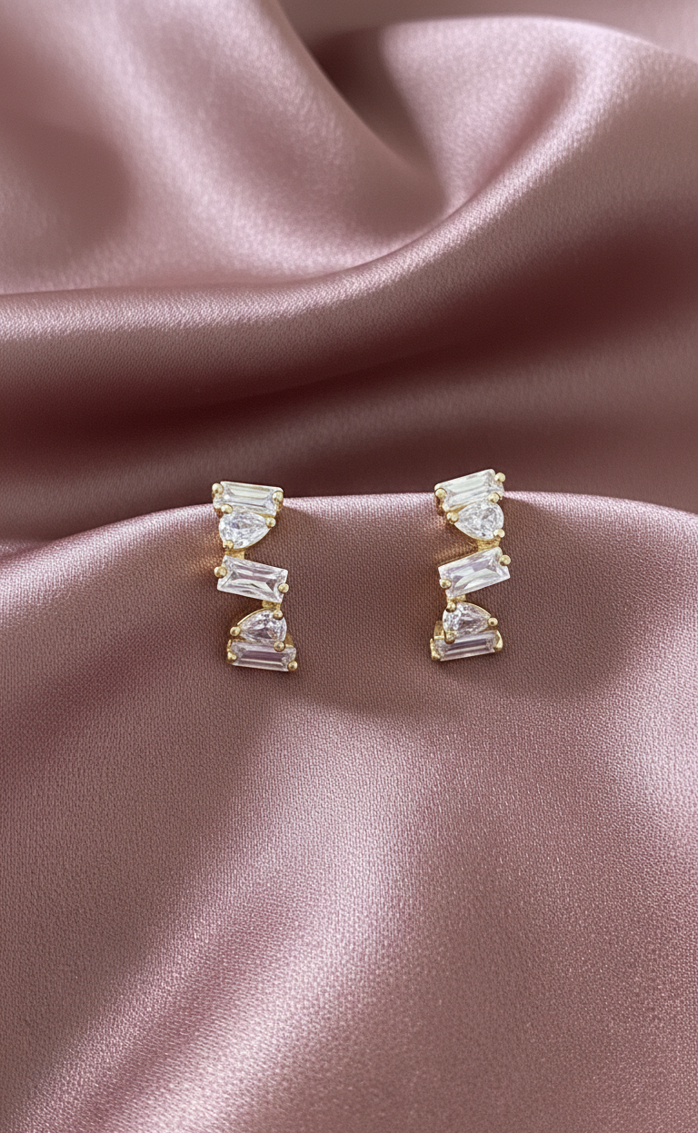 Boucles d’oreilles dorées – clous géométriques avec pierres – XP