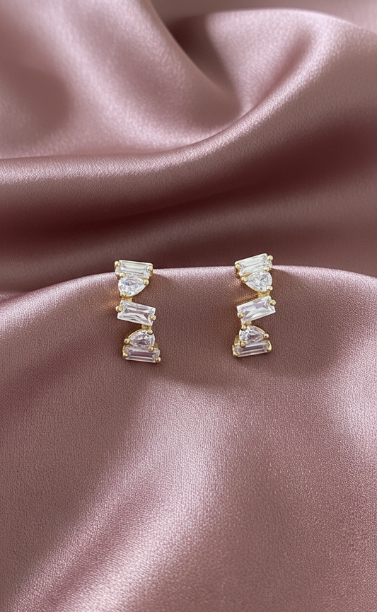 Boucles d’oreilles dorées – clous géométriques avec pierres – XP