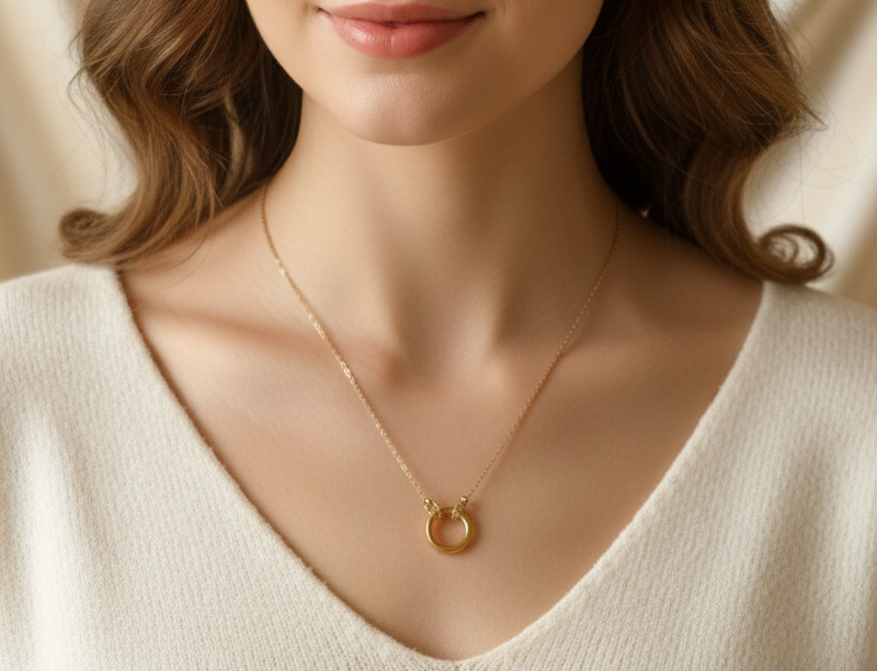 Collier doré – pendentif anneau –AG