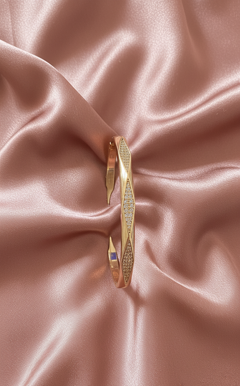 Bracelet jonc fermé – motif géométrique & strass – XP